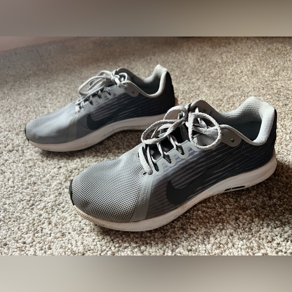 Nike Gray Athletic Sneakers Tennis Shoes Size 8